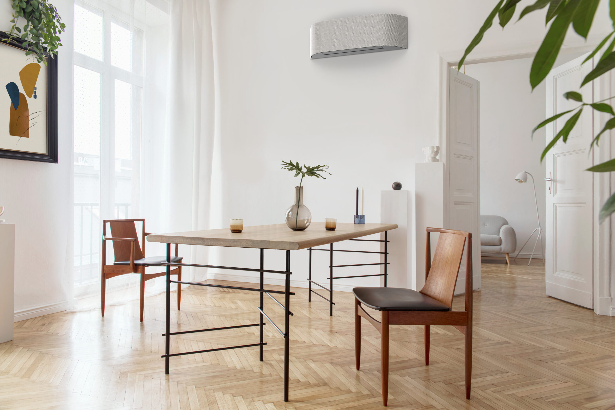 Haori en salle à manger, textile gris clair
